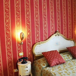 Superior tweepersoonskamer | Een kluis op de kamer, gratis babybedden, gratis wifi, beddengoed