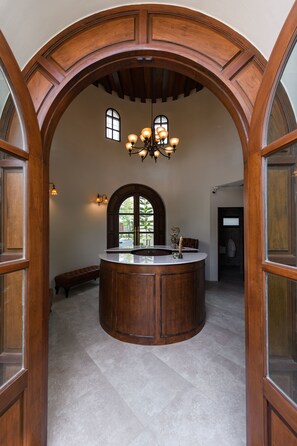 ฝ่ายต้อนรับ