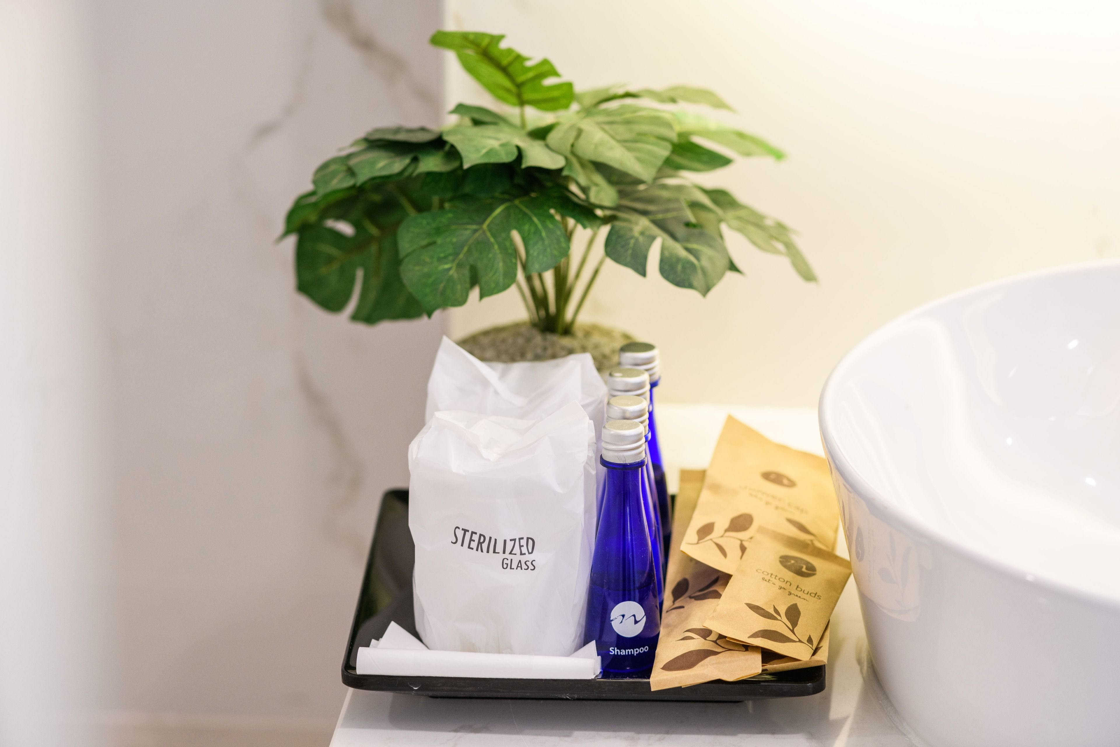 separate bathtub and shower, deep-soaking bathtub, rainfall showerhead