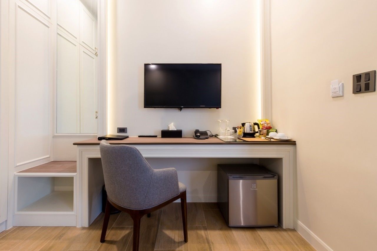 premium bedding, free minibar items, in-room safe