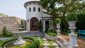 ด้านหน้าที่พัก