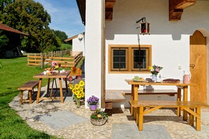 Outdoor dining - Apartment with ambience (Eggstätt)