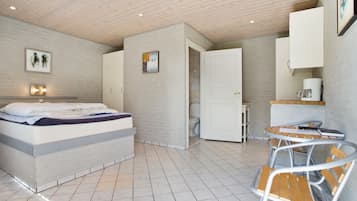 Comfort Tek Büyük Yataklı Oda, 1 Çift Kişilik Yatak, Engellilere Uygun, Bahçe Manzaralı | Ayrı ayrı dekore edilmiş, ayrı ayrı döşenmiş, kablosuz İnternet
