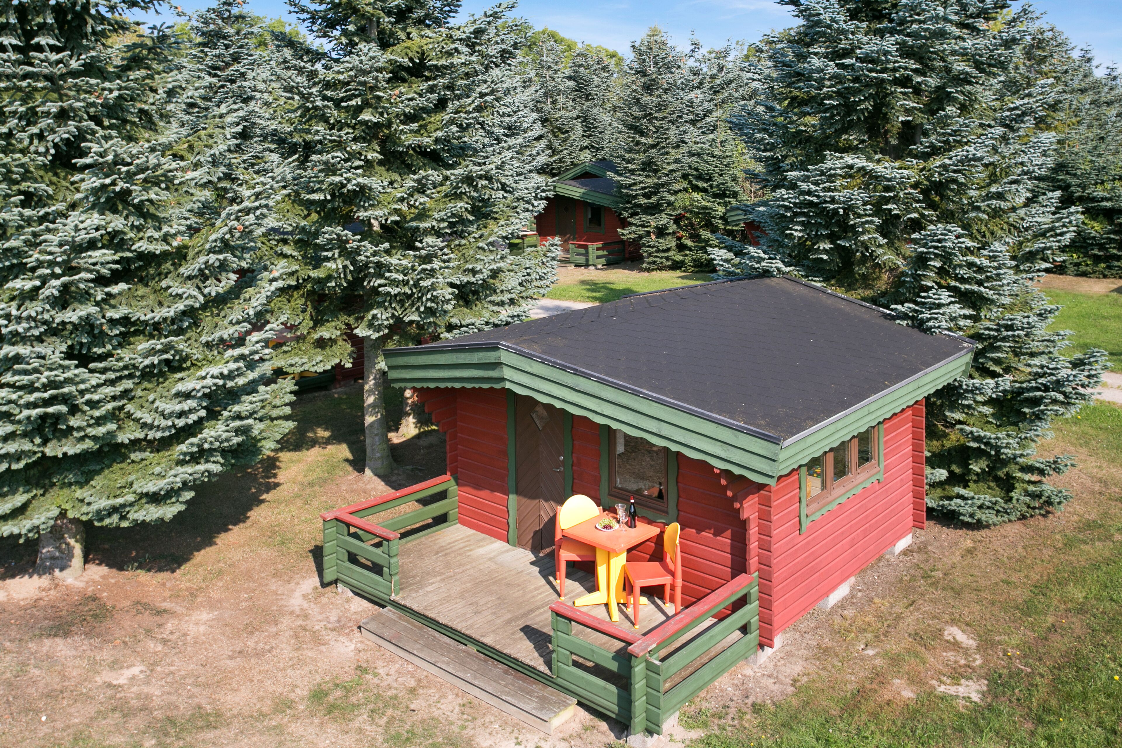 Cabane, plusieurs lits, salle de bains commune, vue jardin | Coin cuisine privé | Batterie de cuisine, vaisselle et ustensiles