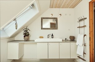 Presidential Penthouse, Multiple Beds, Non Smoking, Garden View | Bathroom | Shower, towels