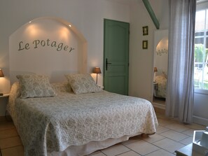 Superior Double Room, Private Bathroom, Garden View - Les Célestines (Lavannes)