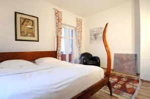 Design Apartment, Multiple Beds, Non Smoking | Desk, blackout drapes, iron/ironing board, bed sheets - Apartment in Stadthotel (Berlin)