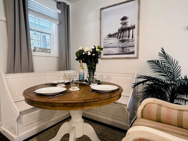 Dining - Private luxury studio- 10 mins downtown and Folly (Charleston County)