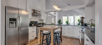 VIVA LAS VEGAS !!! Mountain VIEW / POOL / SPA, 4BD 2. 5 BA 10 min striscia !!