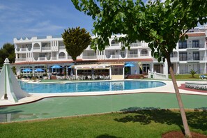 3 hồ bơi ngoài trời