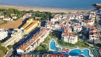 3 outdoor pools