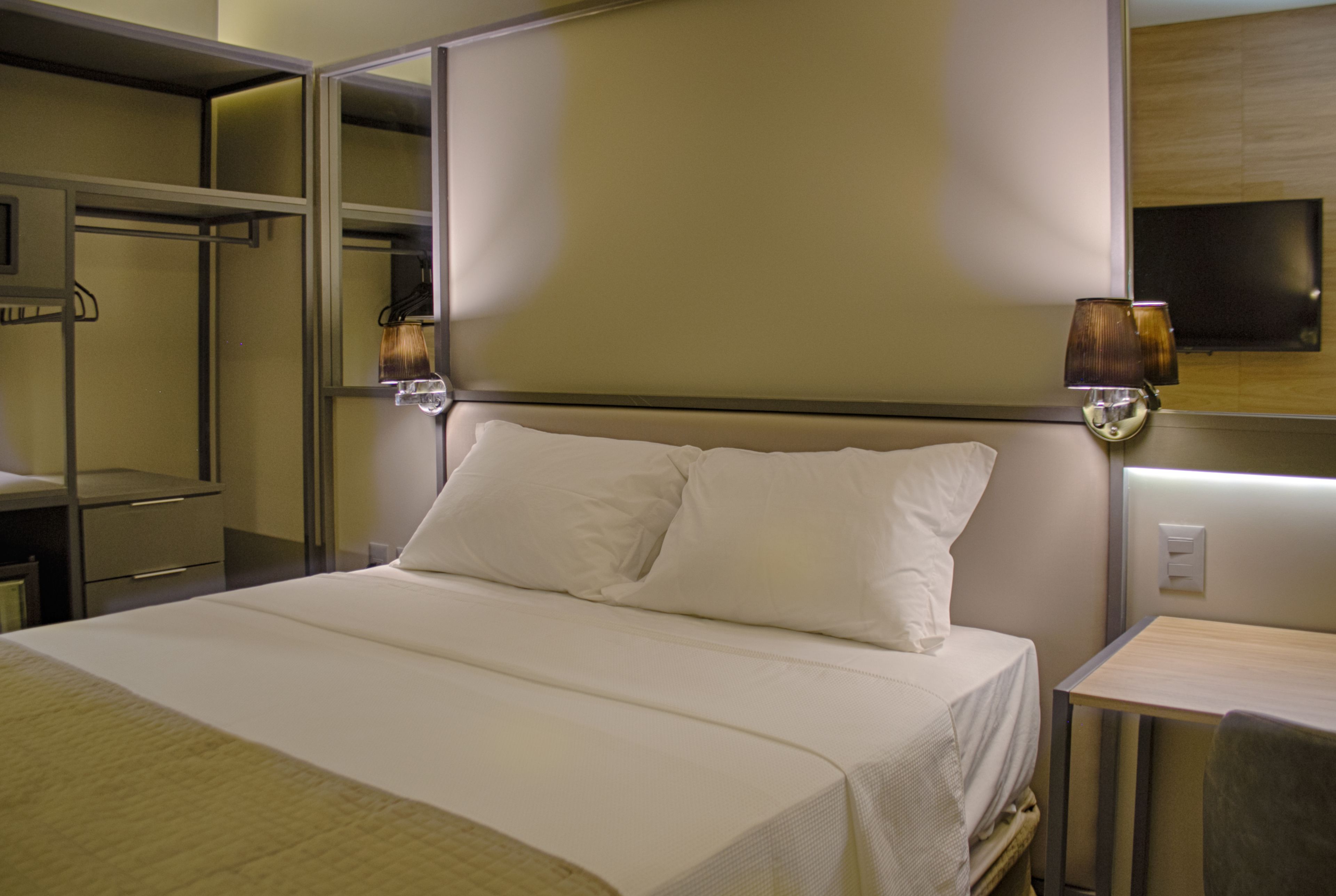 deluxe double room | 10 bedrooms, minibar, in-room safe, desk