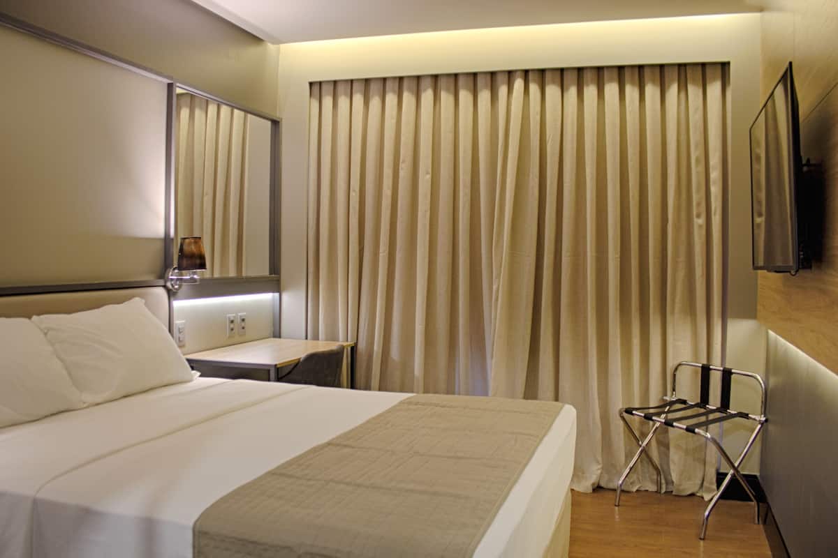 Deluxe Double Room | 10 bedrooms, minibar, in-room safe, desk