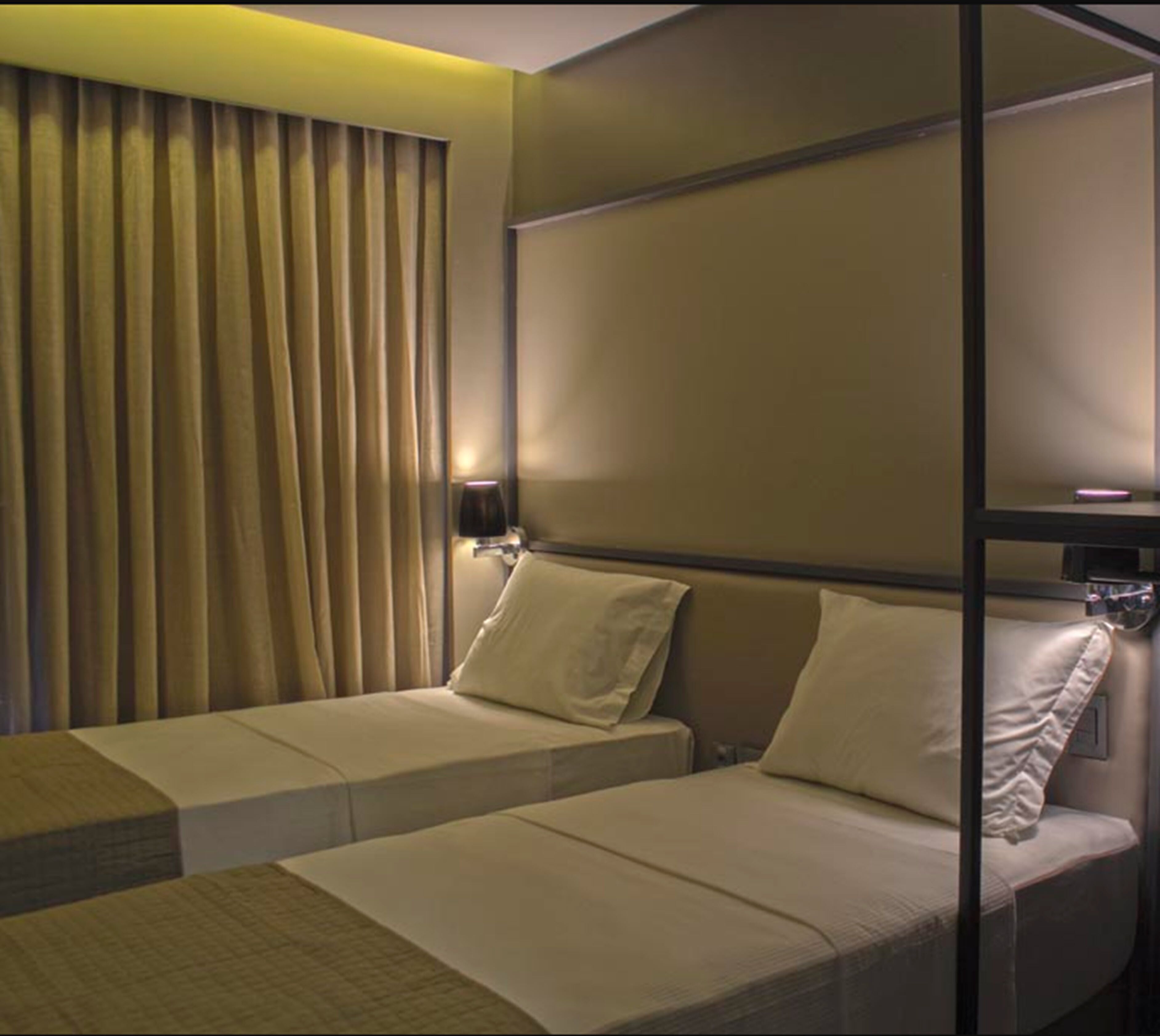 deluxe room, accessible | 10 bedrooms, minibar, in-room safe, desk