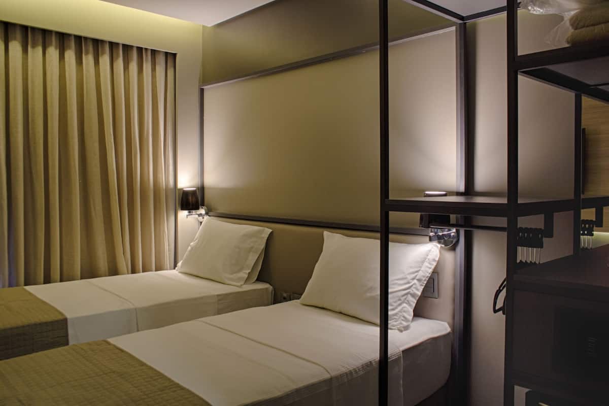 10 bedrooms, minibar, in-room safe, desk