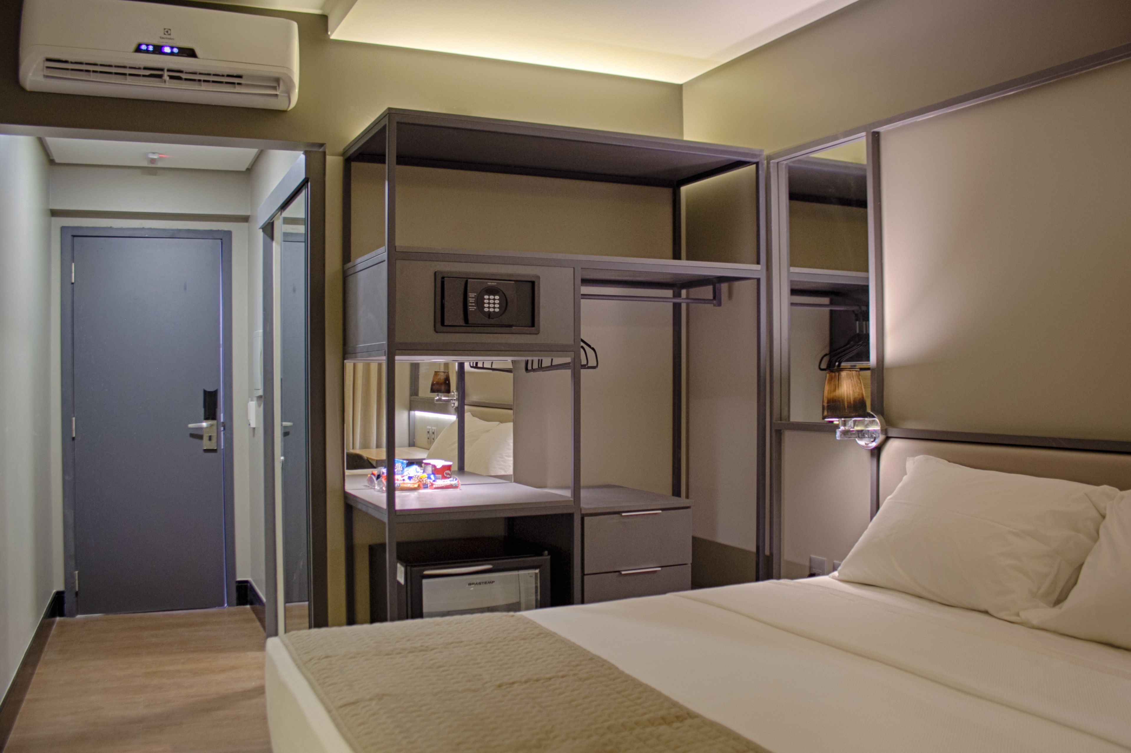 deluxe double room | 10 bedrooms, minibar, in-room safe, desk