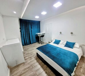 City Studio Suite, 1 Queen Bed, Kitchenette