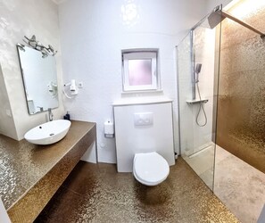 Shower, free toiletries, hair dryer, towels