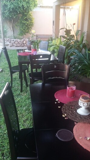 아침 식사, 점심 식사, 저녁 식사 제공, 현지 및 세계 요리