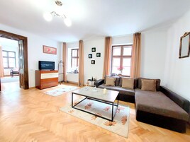 1 habitación, decoración personalizada y muebles diferentes 