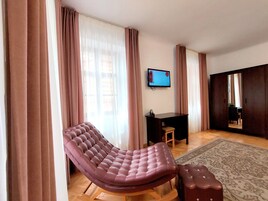 1 habitación, decoración personalizada y muebles diferentes 