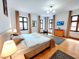 1 habitación, decoración personalizada y muebles diferentes 