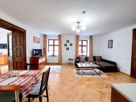 1 habitación, decoración personalizada y muebles diferentes