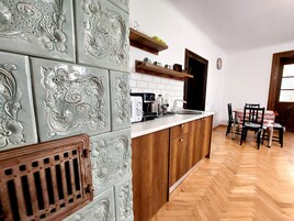 1 habitación, decoración personalizada y muebles diferentes 