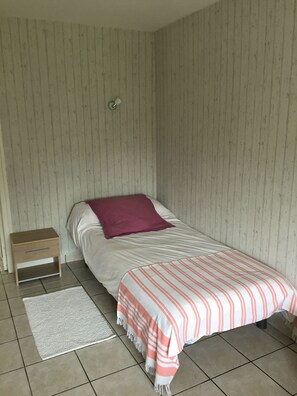 2 bedrooms, WiFi, bed sheets