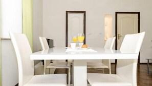 Apartment, 2 Bedrooms | In-room dining