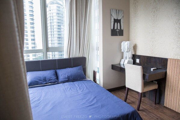 2 عدّة غرف نوم ومكواة/لوح كي وخدمة الإنترنت وملاءات أسرّة