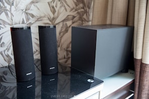 Unclassified image, 3 of 5, button