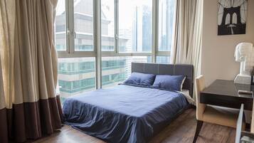 2 bedrooms, iron/ironing board, internet, bed sheets