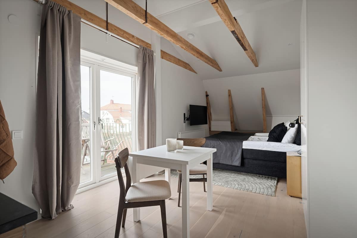 Suite estudio superior, 1 habitación | Cocina privada | Refrigerador, microondas, horno y parrilla de estufa