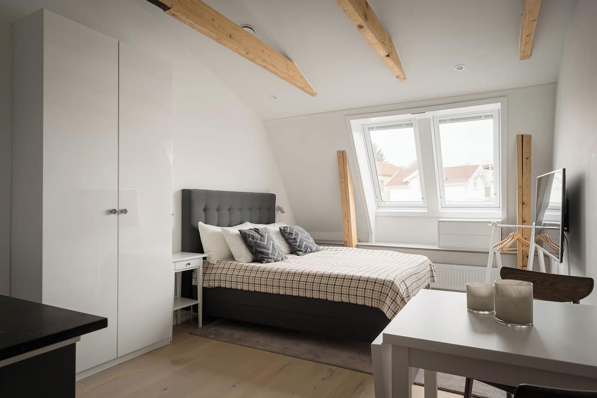 Estudio empresarial, 1 cama Queen size | Insonorización, tabla de planchar con plancha y wifi gratis