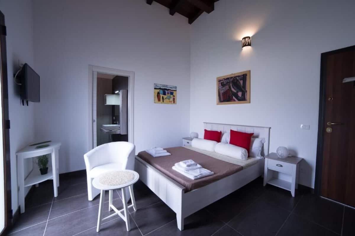 Habitación cuádruple | Minibar, tabla de planchar con plancha, wifi gratis y ropa de cama