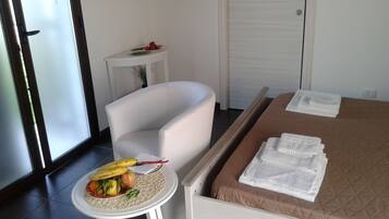 Quarto casal, vista para o jardim | Comodidades do quarto