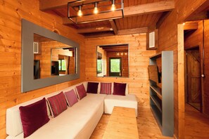 Superior Chalet | Living area | 22-inch flat-screen TV with cable channels, TV