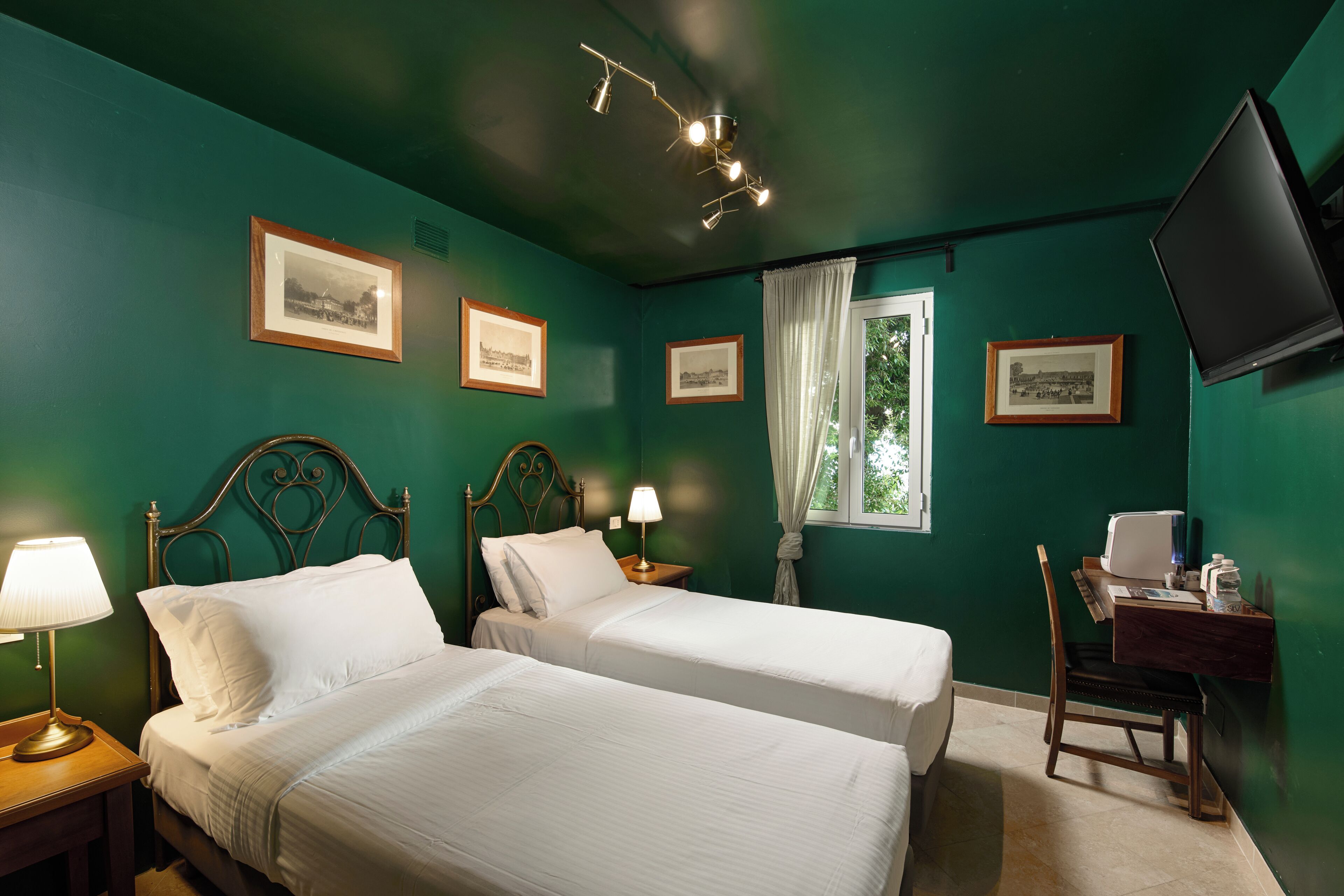 高級雙人或雙床房, 山景 | 免費無線上網、床單