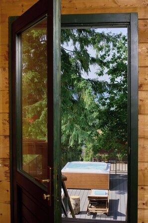 Superior Chalet | Free WiFi, bed sheets