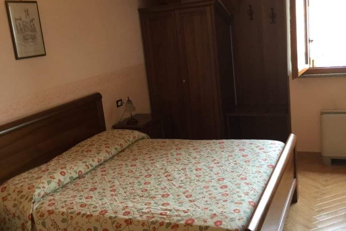 خزنة داخل الغرفة ومكتب وأسرّة أطفال/رضّع وواي فاي مجانًا