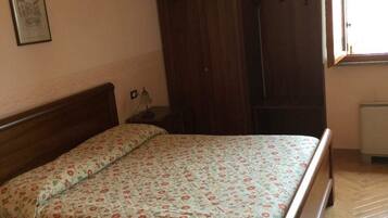 Caja de seguridad en la habitación, escritorio, cunas y wifi gratis