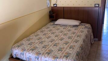 Caja de seguridad en la habitación, escritorio, cunas y wifi gratis