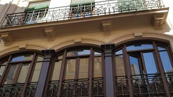 Vista frontal de la propiedad