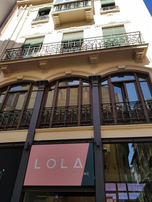 Front of property - Hostel Lolamento (Granada)