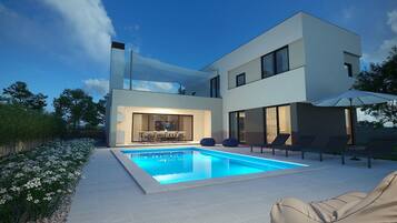 Outdoor pool, pool umbrellas, sun loungers