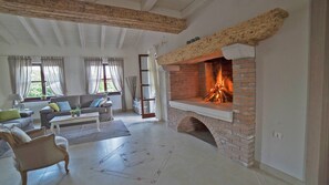 Fireplace - Villa Adriana (Barban)