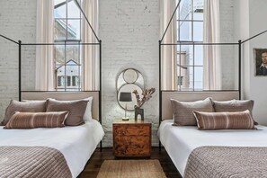 Room - Chic Renovated Condo Suite | FQ/Casino (New Orleans)