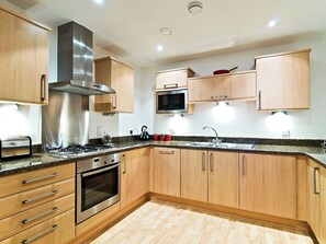 Dishwasher, high chair - A luxury apartment with views over the golf course down to Fistral Beach. (Newquay)