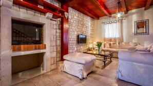 Interior - Villa Olives (Marcana)